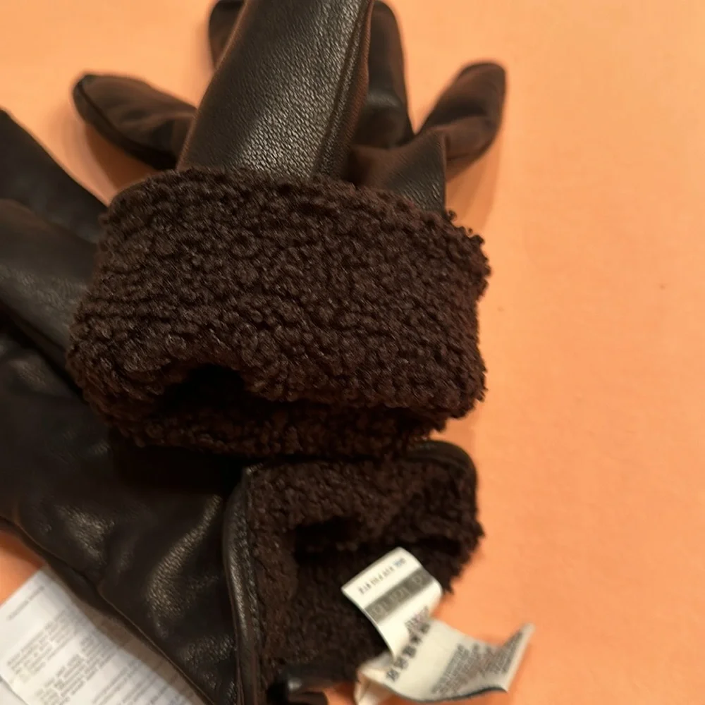 New UGG Leather/faux fur lining gloves. Size XL. Black.